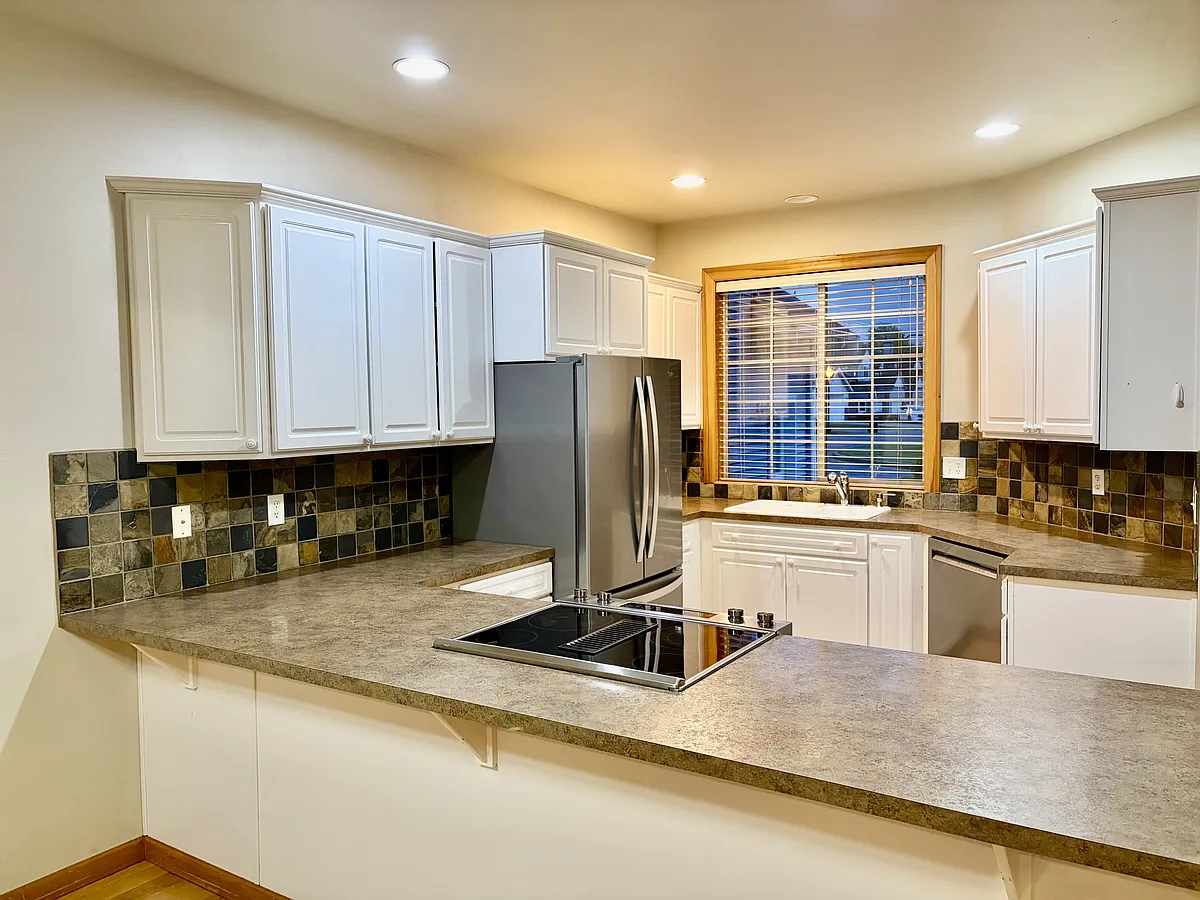 Building Photo - 2285 James Cir #B