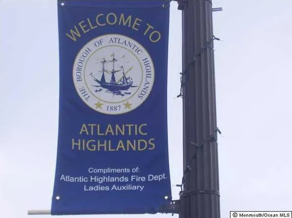 10 King James Ln, Atlantic Highlands, NJ 07716