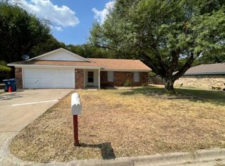 338 Lindenwood Ln S, Hewitt, TX 76643