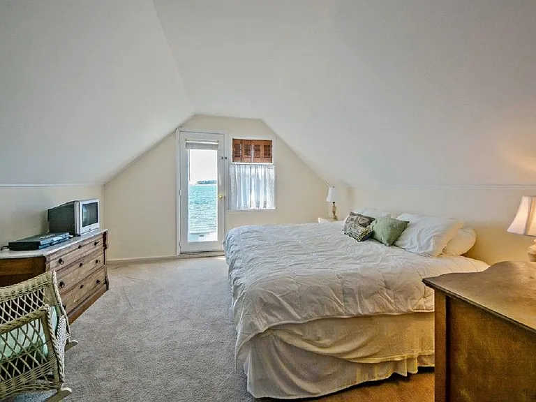 314 E Montauk Hwy — Photo 6