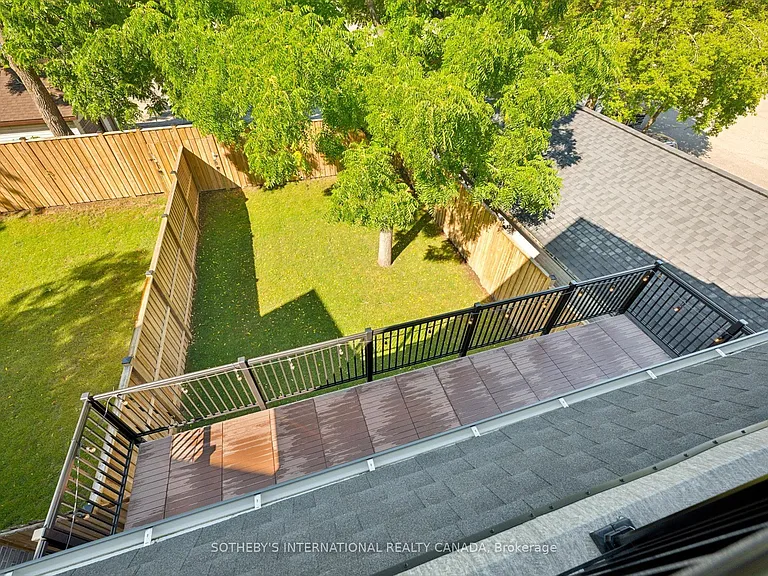 17 Avondale Ave S — Photo 45