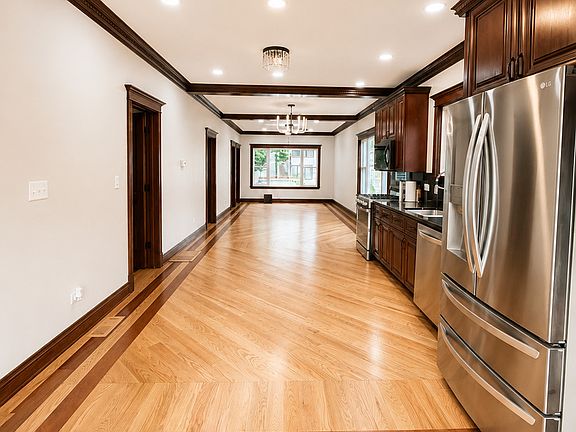 3rd image of 4552 S California Ave
