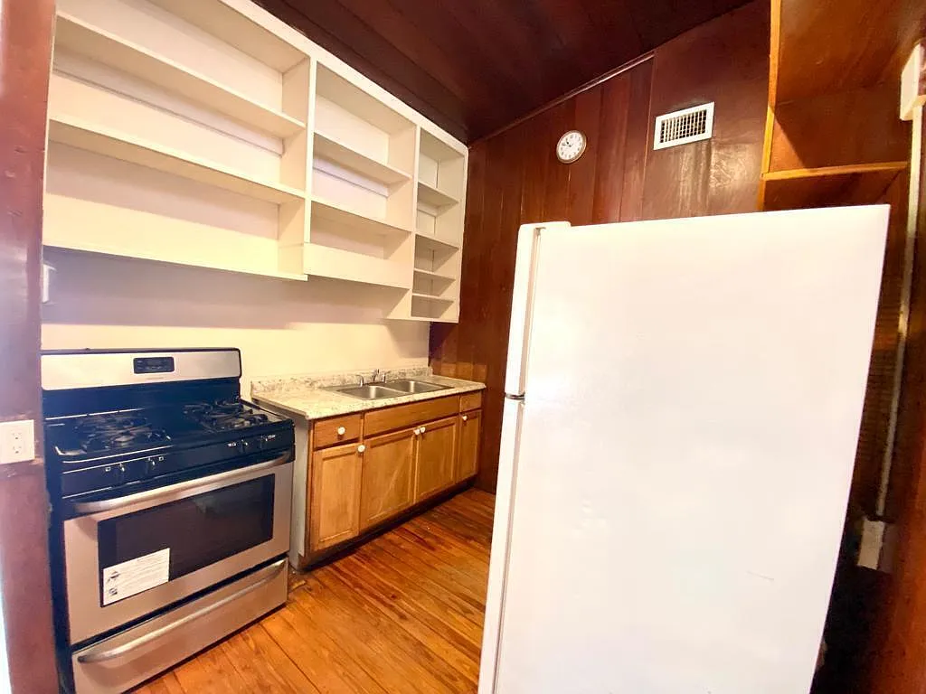 3 bed, 2.0 bath, 1178 sqft, $2,500 — Photo 2