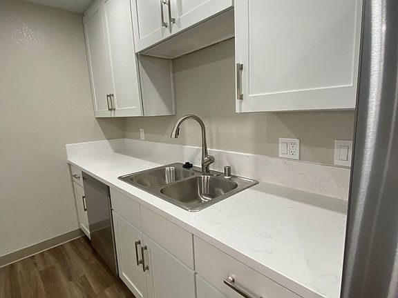 4th image of 411 W Chase Ave #25