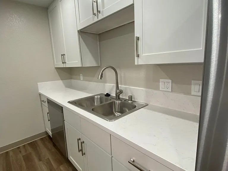 Los Olivos Apartments — Photo 4