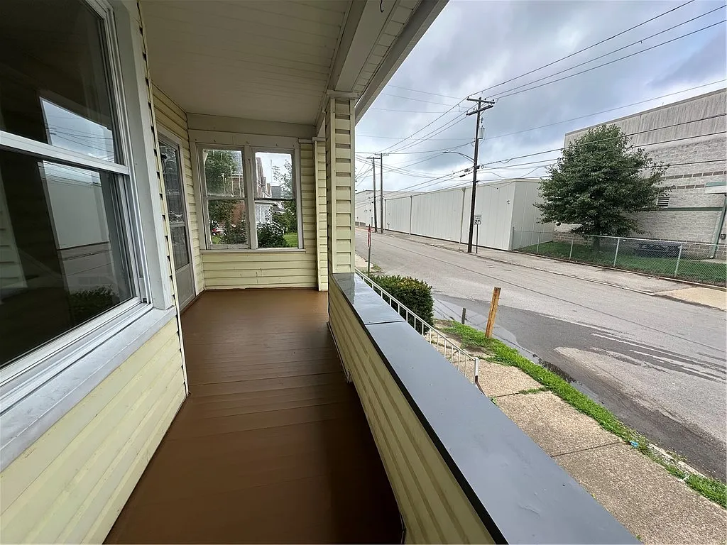 5 bed, 1232 sqft, $1,300 — Photo 3