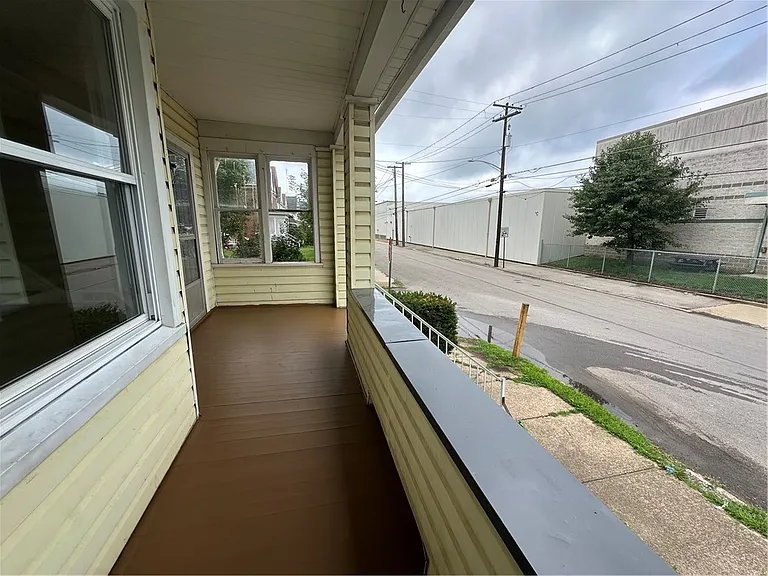 431 W Wayne St — Photo 3