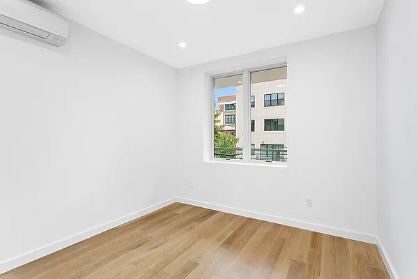 Sold by Univani Realty LLC | media 14