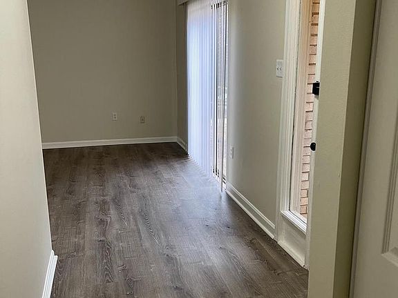 3rd image of 4551 Logsdon Dr #253