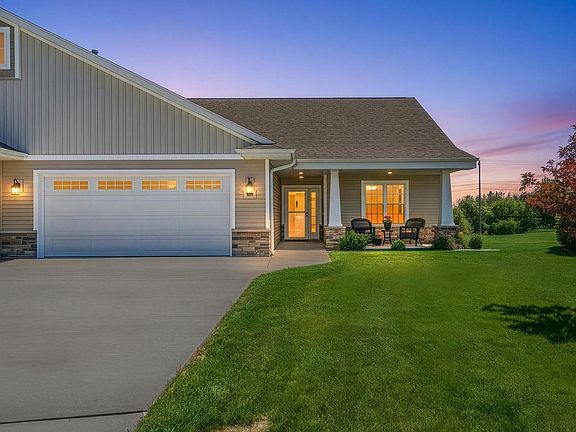 2nd image of 525 Mapleleaf COURT
