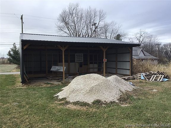 3rd image of 704 N Sycamore Street