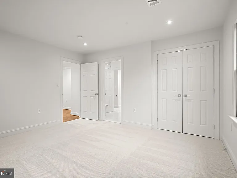 1404 Wynhurst Ln — Photo 7