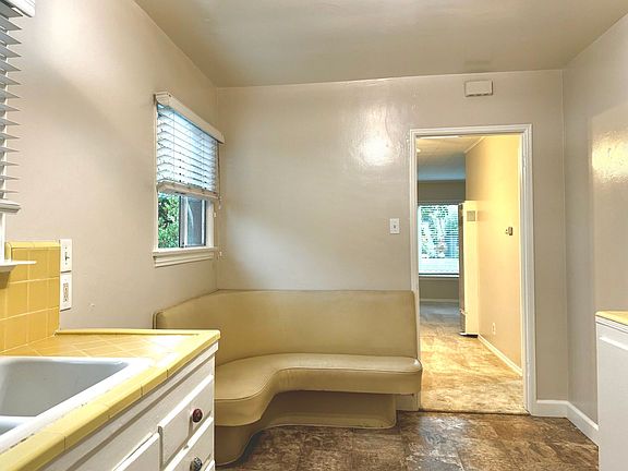 2nd image of 1115 E Ocean Ave #1115