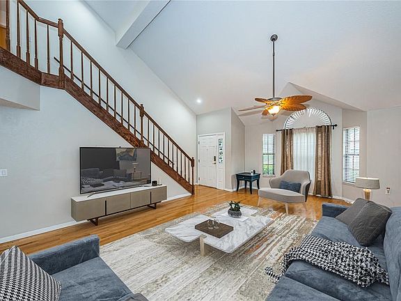 3rd image of 3245 Montrose Cir