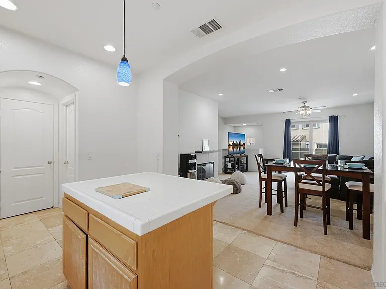 237 Marquette Ave — Photo 9