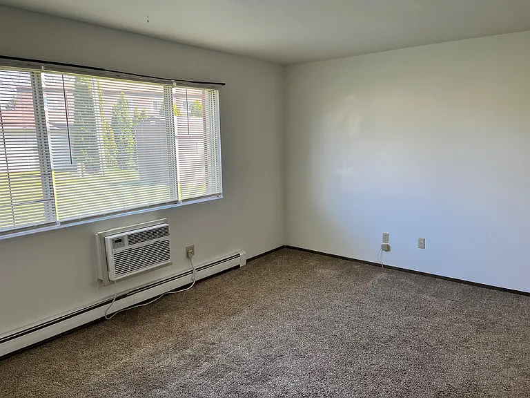 630 E Lincoln Ave — Photo 5