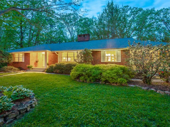 205 Arrow Dr, Signal Mountain, TN 37377
