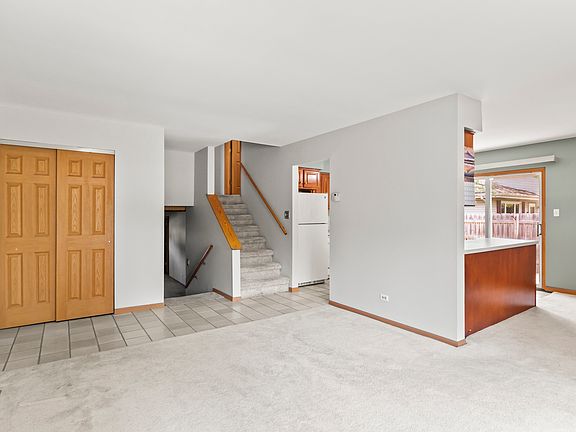 4th image of 48 Hilltop Dr
