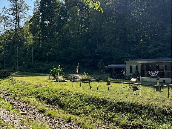 4th image of 264 Barberry Rd