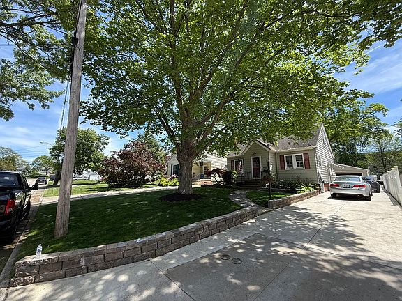 4th image of 19531 Morley Ave