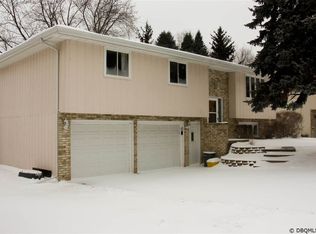 2229 S Way Dr, Dubuque, IA 52002