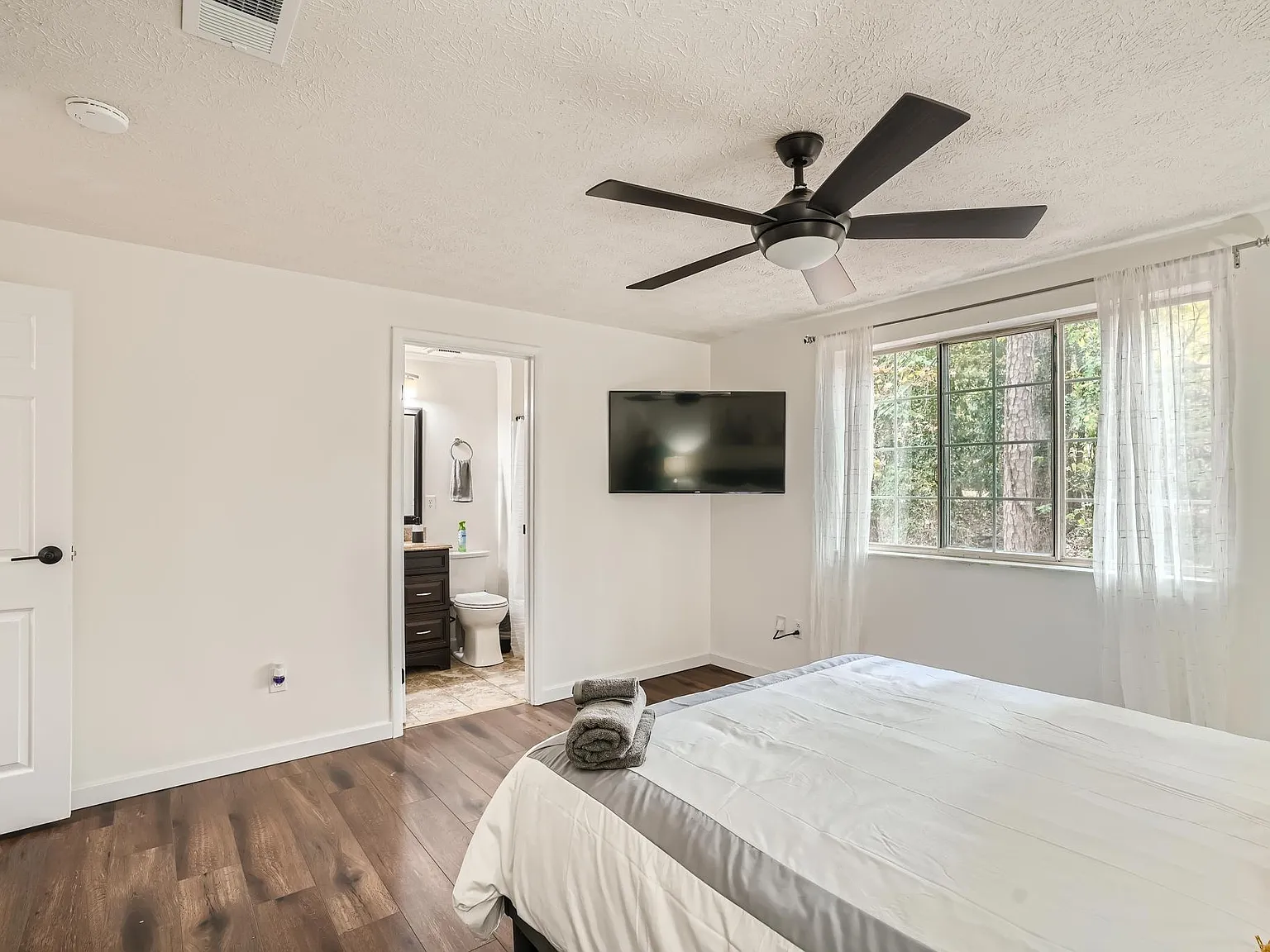 3 bed, 1250 sqft, $4,000 — Photo 3