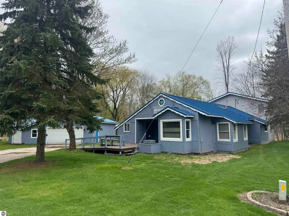 337 Henderson Ct, Cadillac, MI 49601