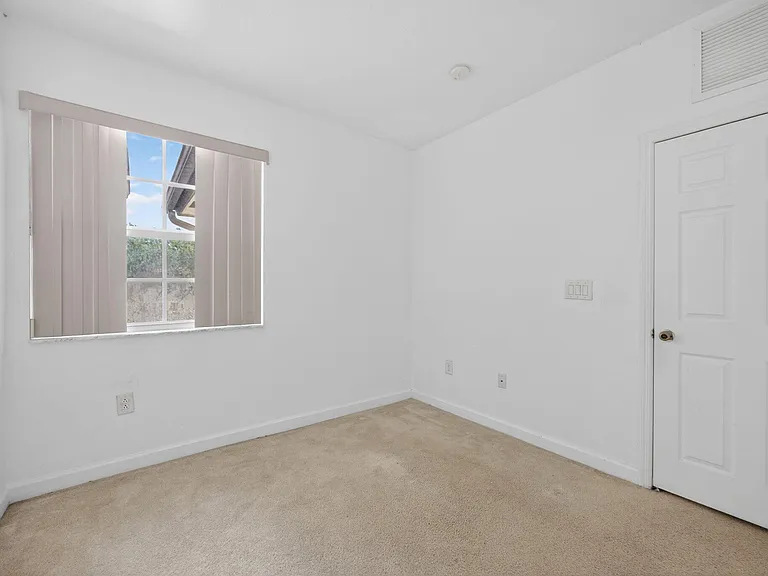 1575 NE 33rd Ave #105 — Photo 27