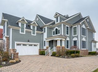 11 Lighthouse Dr, South Amboy, NJ 08879