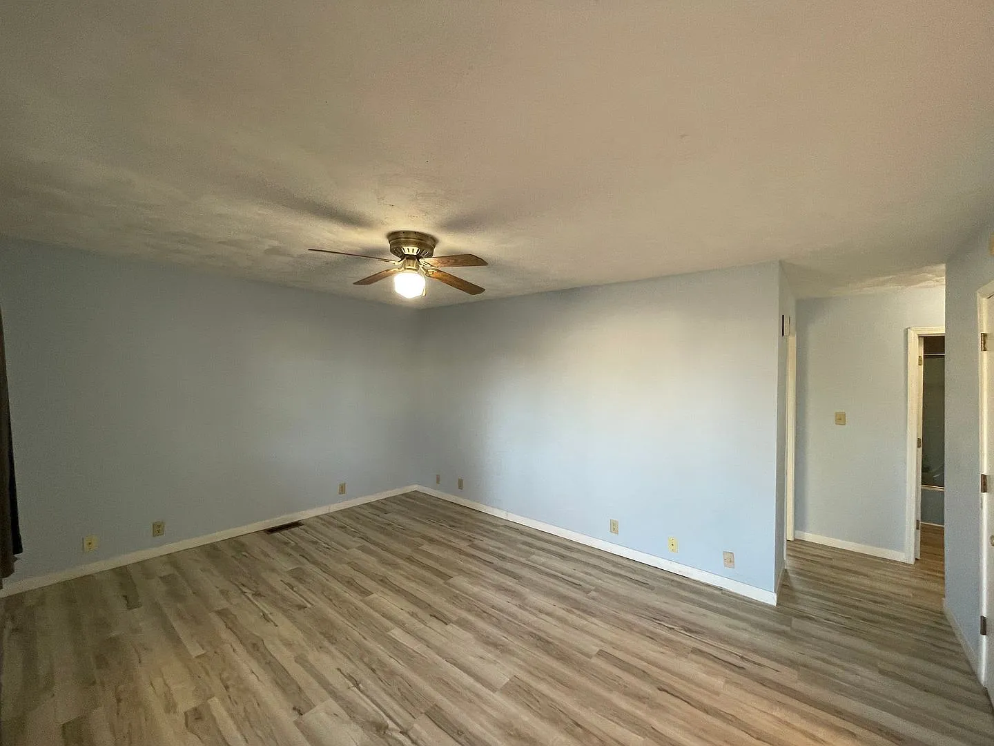 2 Bed 1.5 Bath in Twin Lakes Subdivision — Photo 4
