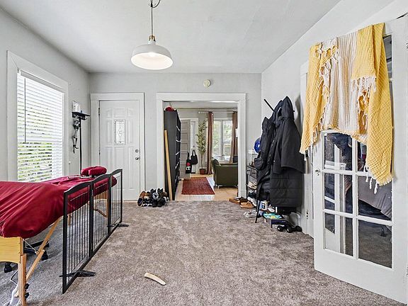 5th image of 820 Watson St SW