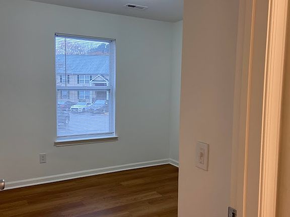 5th image of 424 Acorn Grove Ln #F