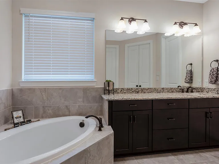 9211 Lowell Cliff Dr — Photo 29