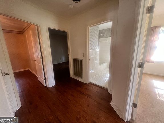 3rd image of 127 W Stuart Ave