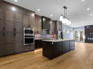 1415 E 27th St SW, Calgary, AB T3C1L4