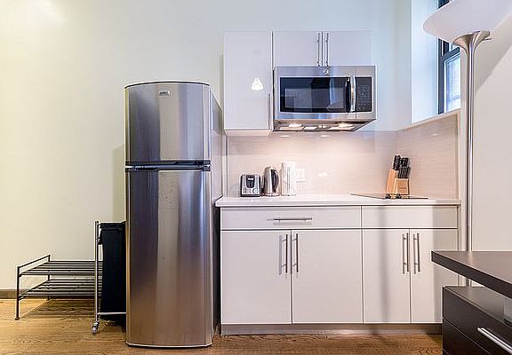4th image of 35 E 7th St APT 1R