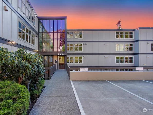 2253 Gilman Drive W #504, Seattle, WA 98119