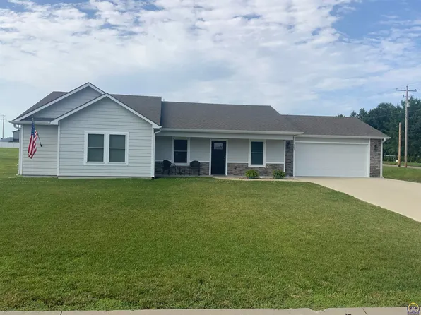 907 16th St, Valley Falls, KS 66088