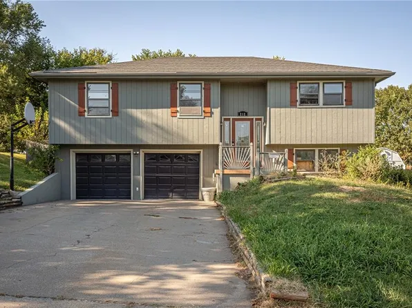 212 Dakota St, Leavenworth, KS 66048