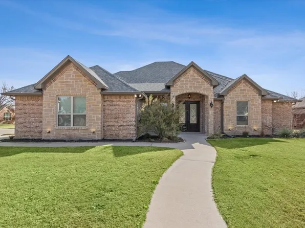 1512 N Davis St, West, TX 76691