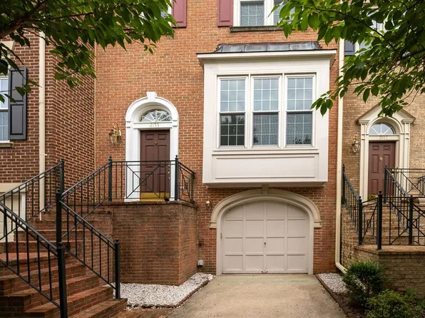 2155 Wolftrap Ct, Vienna, VA 22182