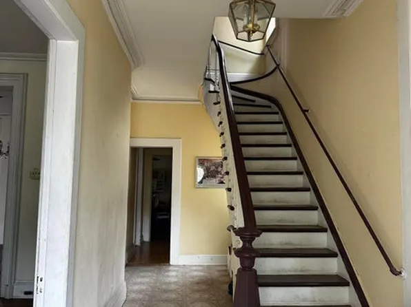 188 Davis Avenue image 9 of 14