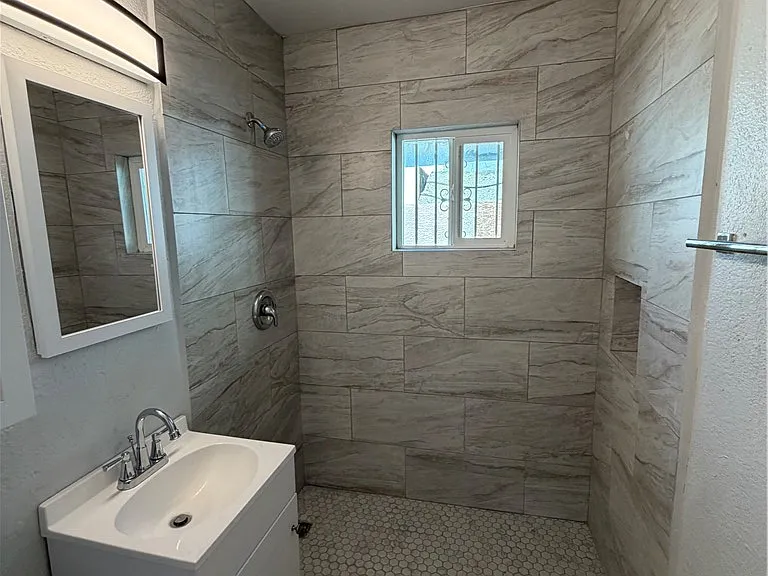 2111 Stewart Ave #B — Photo 25
