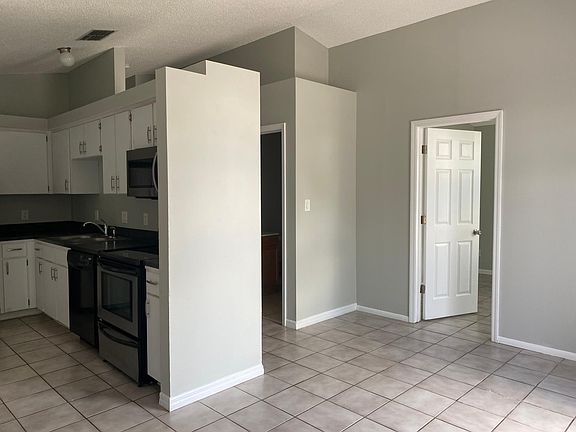 3rd image of 406 San Gabriel St #406