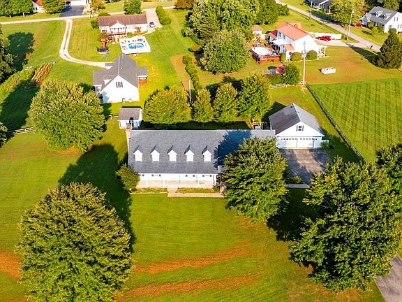 3rd image of 141 Sunset Dr