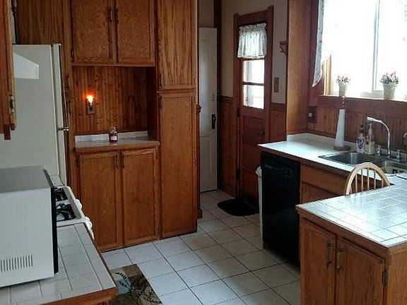 4th image of 215 Crescent Ave