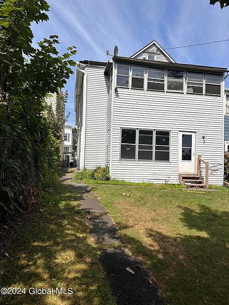 2nd image of 1520 6th Avenue