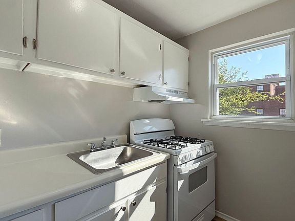 5th image of 55 Morris St APT A5