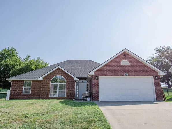 511 Fountain Hills Dr, Warrensburg, MO 64093