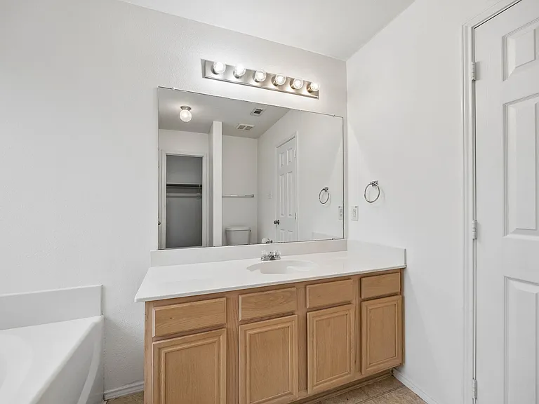 209 Meadow View Ln — Photo 8